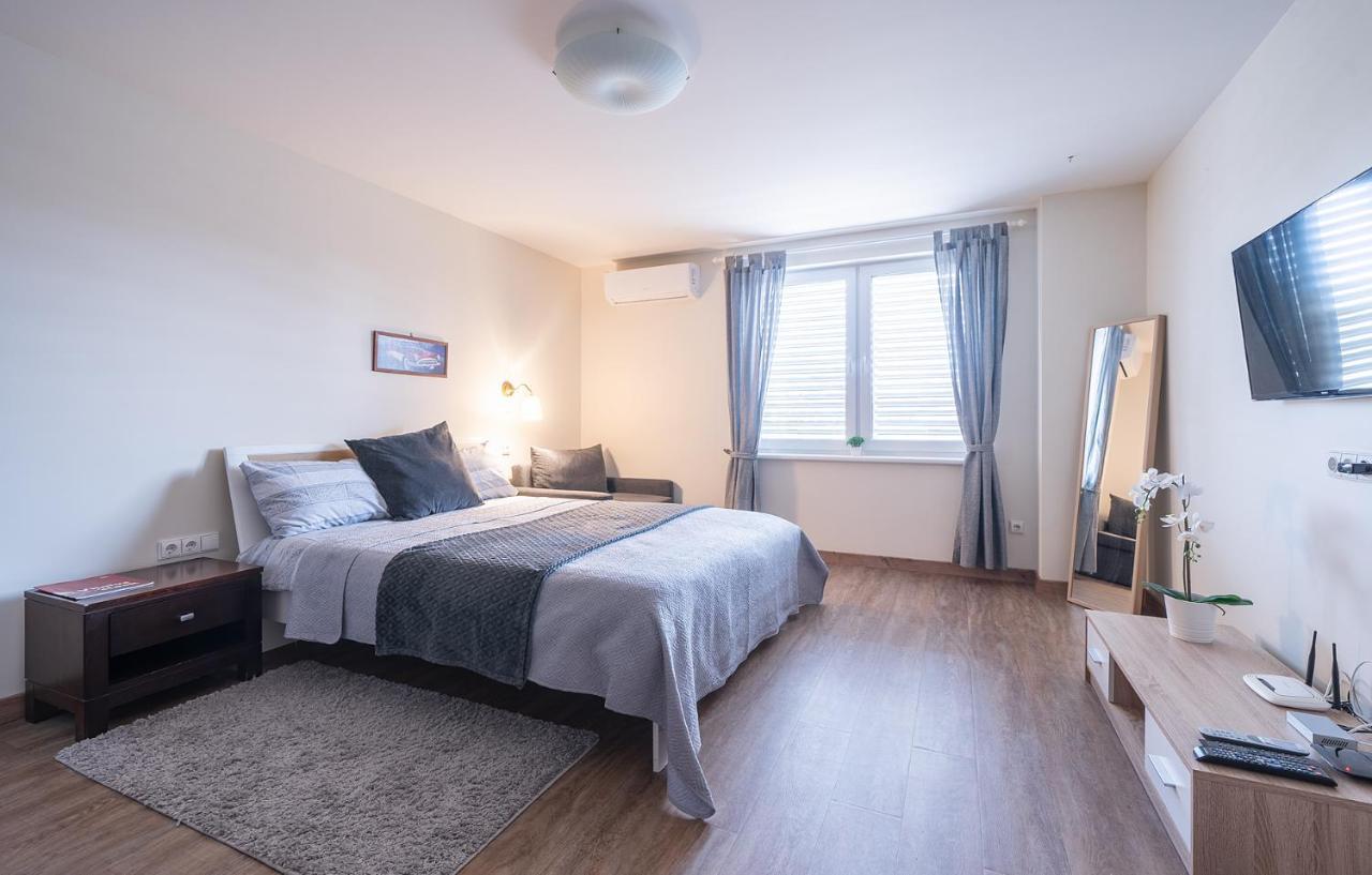 Gyneju Self Check-In Apartments Vilnius Ngoại thất bức ảnh